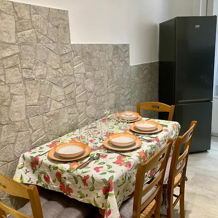 Brandnew Luxury House Near Metro Station