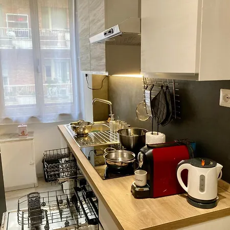 Brandnew Luxury House Near Metro Station Apartment *