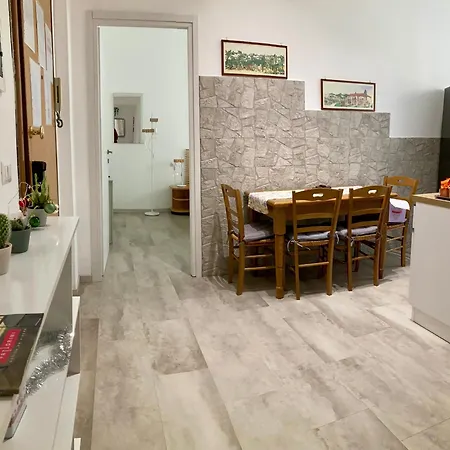 Apartment Brandnew Luxury House Near Metro Station