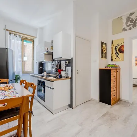 Brandnew Luxury House Near Metro Station *