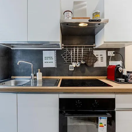 Brandnew Luxury House Near Metro Station Apartmán