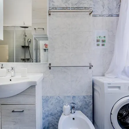 Brandnew Luxury House Near Metro Station *